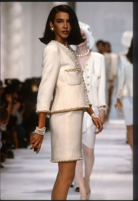 chanel tweed jacket runway